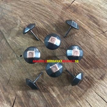DMR PENTA KÖŞE KABARA RAPTİYE KOLTUK ÇİVİSİ KARE ANTİK SİYAH 17MM 30ADET